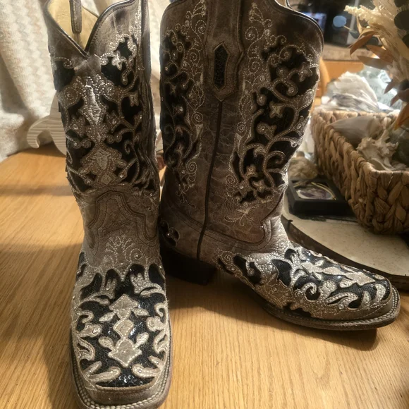 Women's Black and Silver Western Boots - Picture 3 of 11